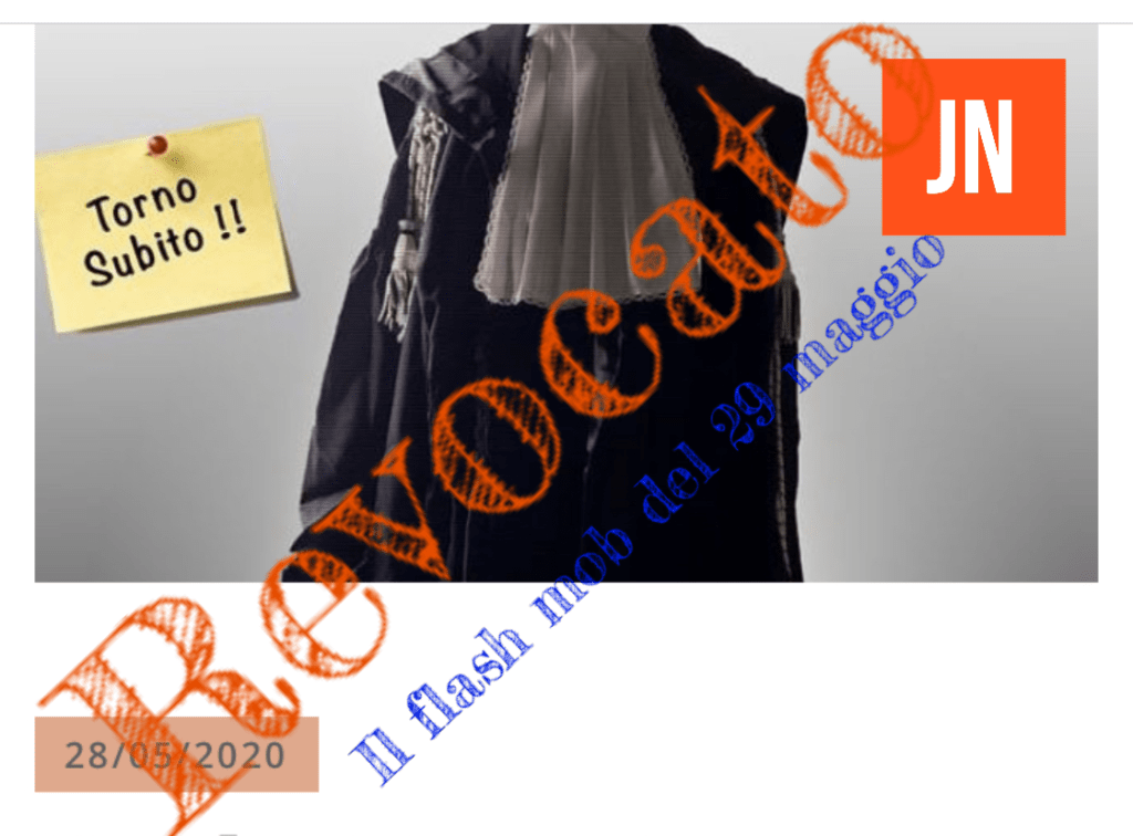 “Se la Giustizia non riprende deponiamo l’ultima arma: la toga”. Il Flash mob degli avvocati penalisti&nbsp;campani