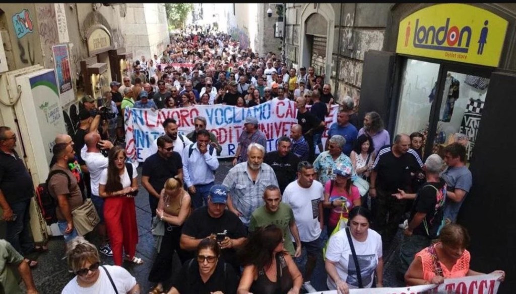 Giornata di mobilitazione a Napoli in difesa del reddito di&nbsp;cittadinanza