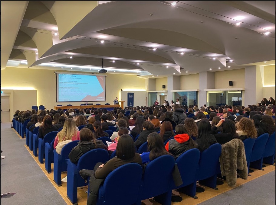 Dai migranti ai minori, dalle famiglie ai disabili: le grandi emergenze per gli operatori sociali nel Terzo&nbsp;Millennio